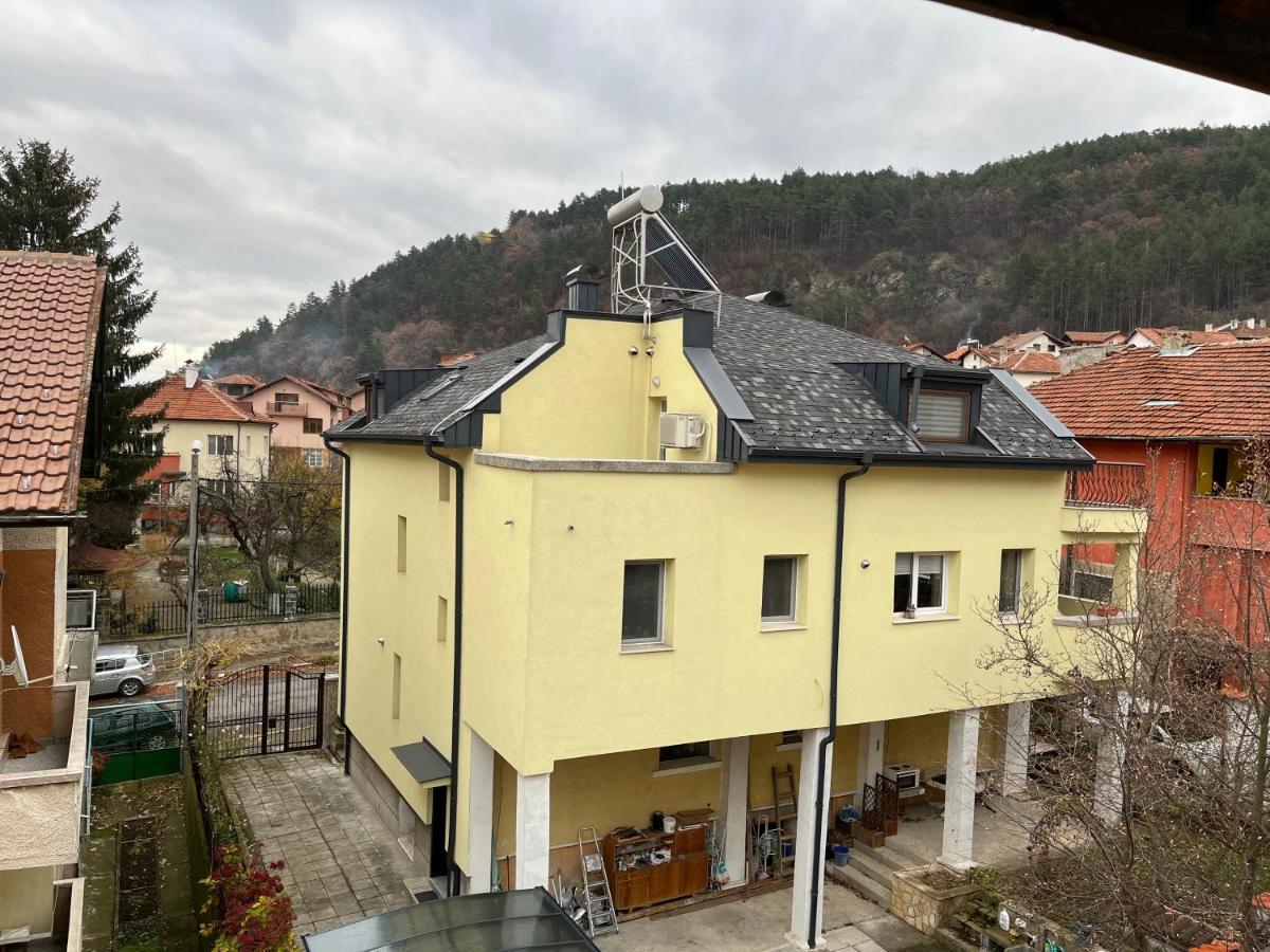 Дом За Гости Осогово Apartment Kyustendil Bagian luar foto